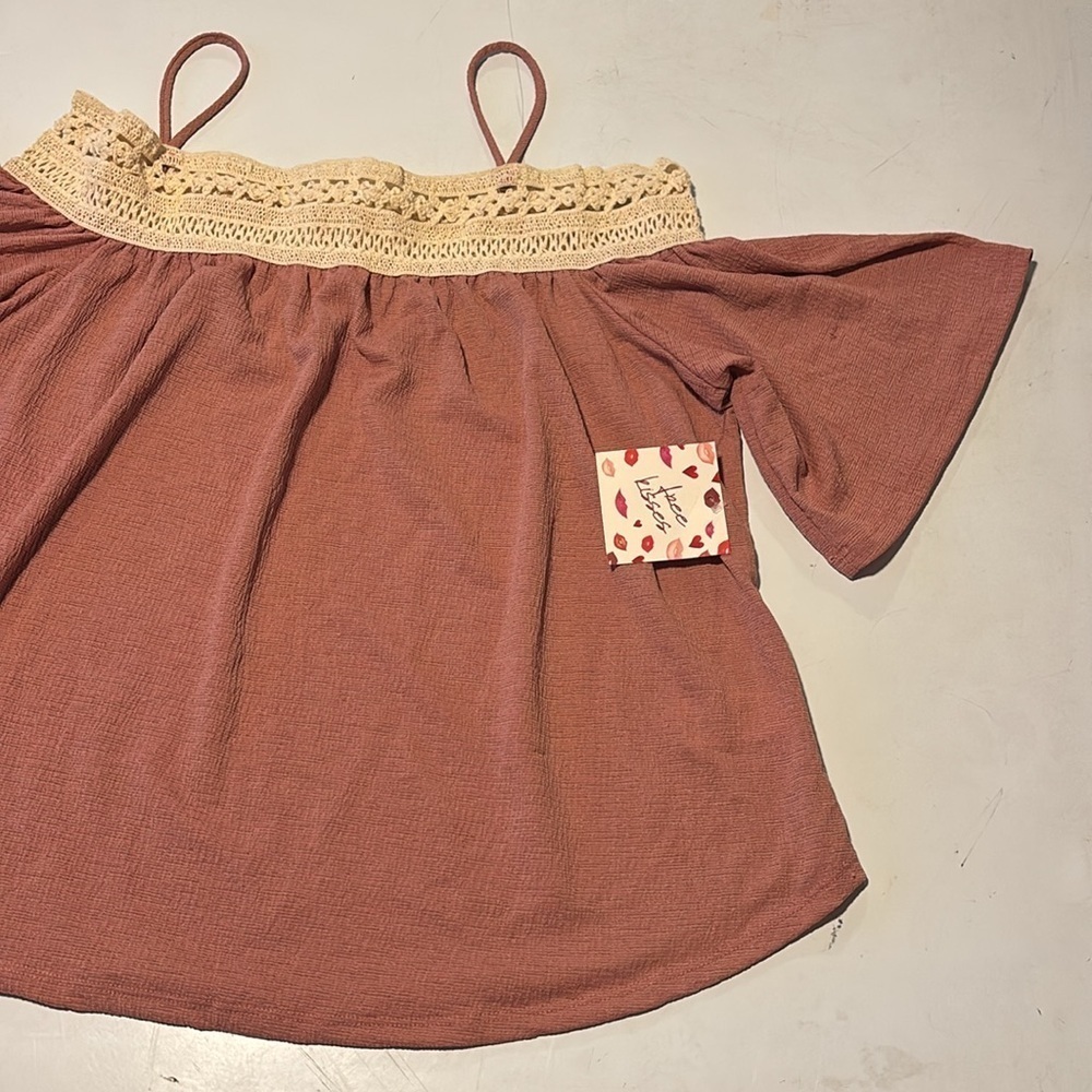 Free kisses Women's Off-Shoulder Top - Picture 2 of 5